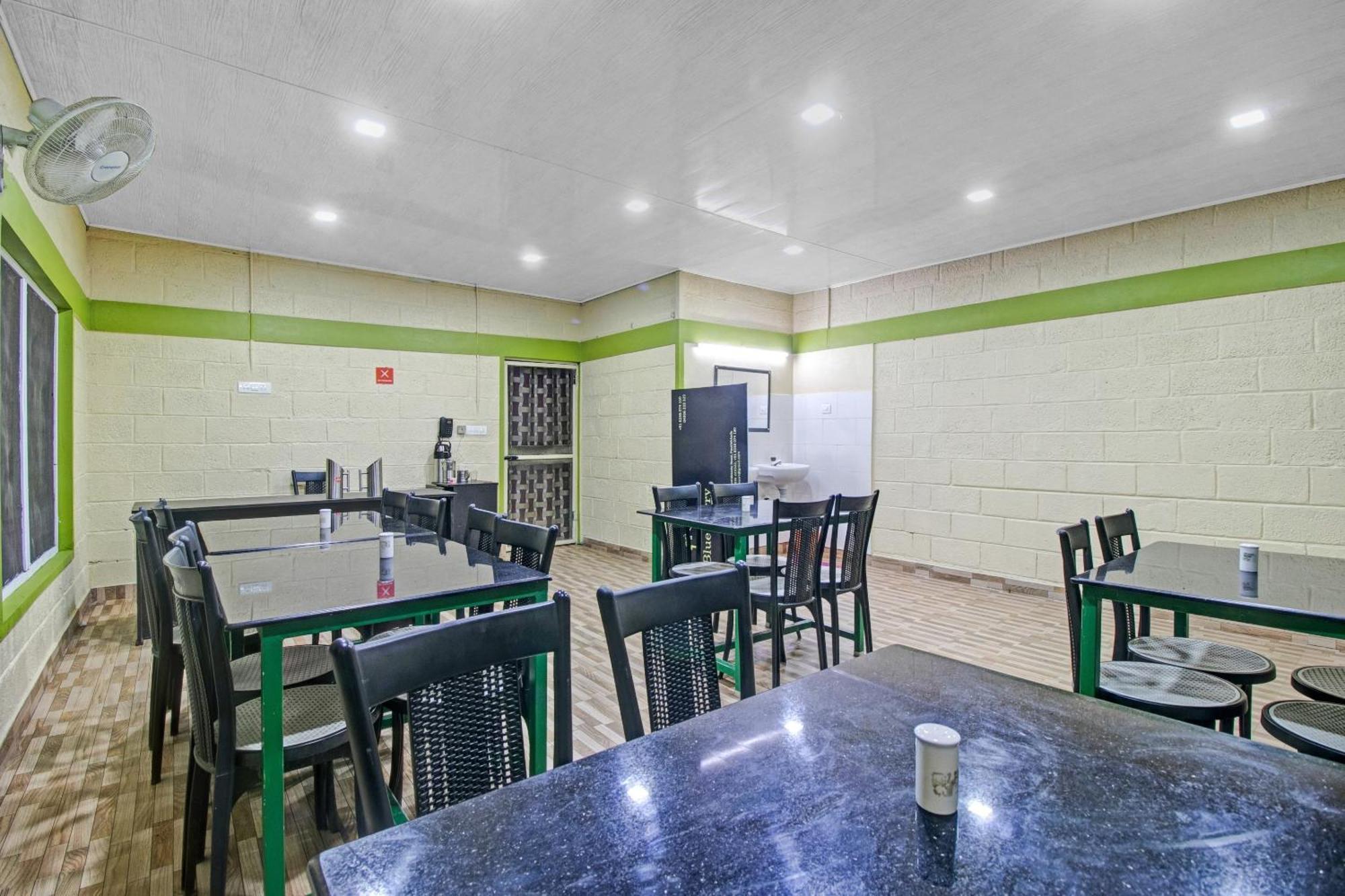 Super Capital O Pop Tavern Kazhakkottam Vettutura المظهر الخارجي الصورة